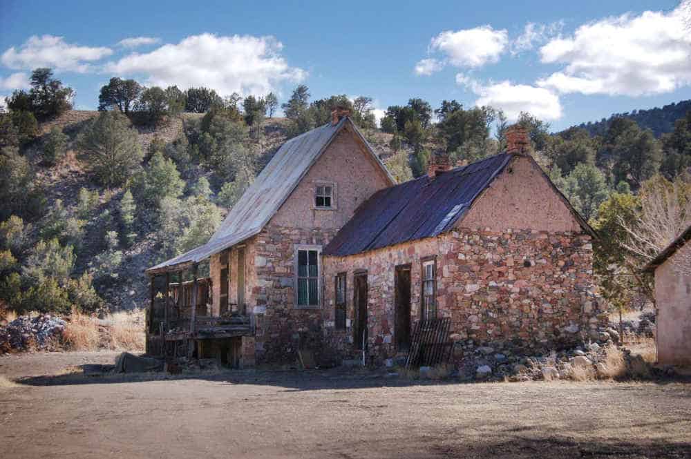 Cassie Hobb's Doodle Dum - Chloride New Mexico - photo by moshe koenick