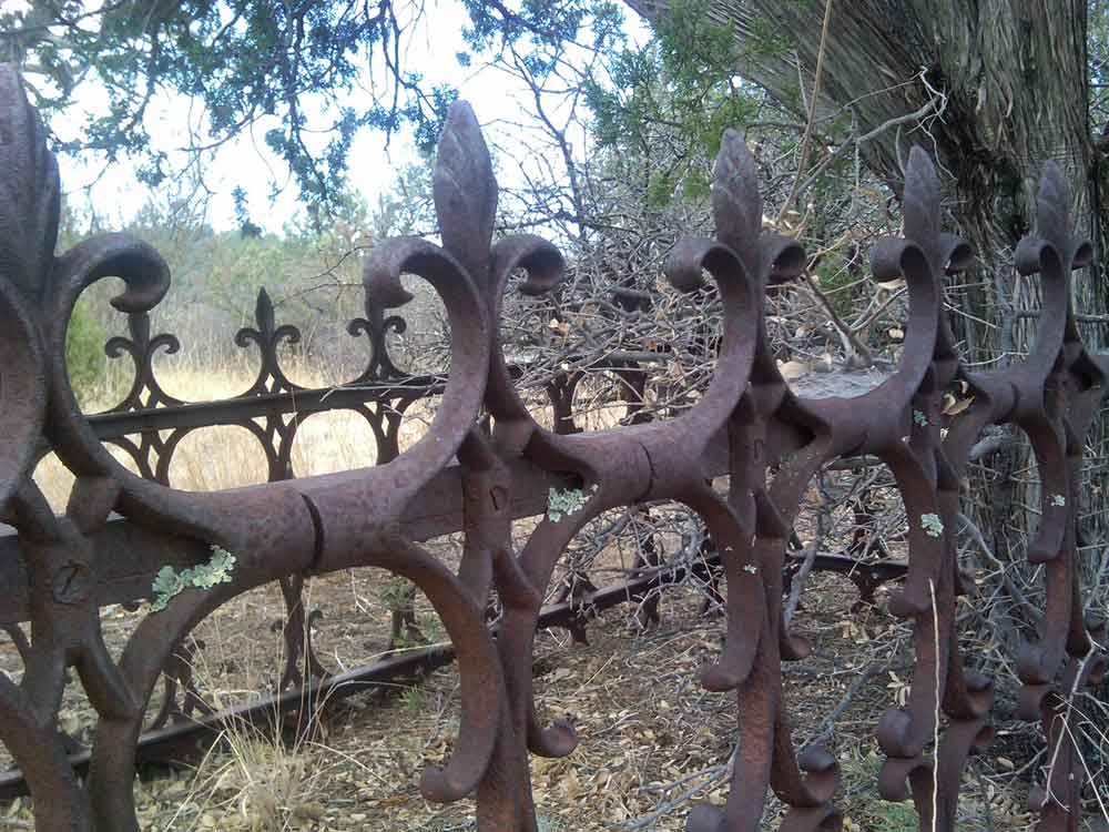 kingston cemetery enclosure