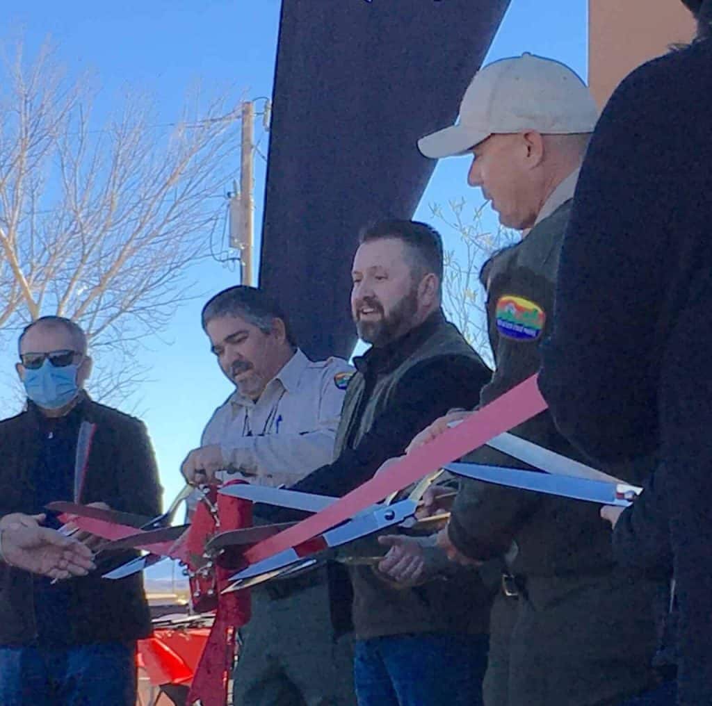 ribbon cutting caballo