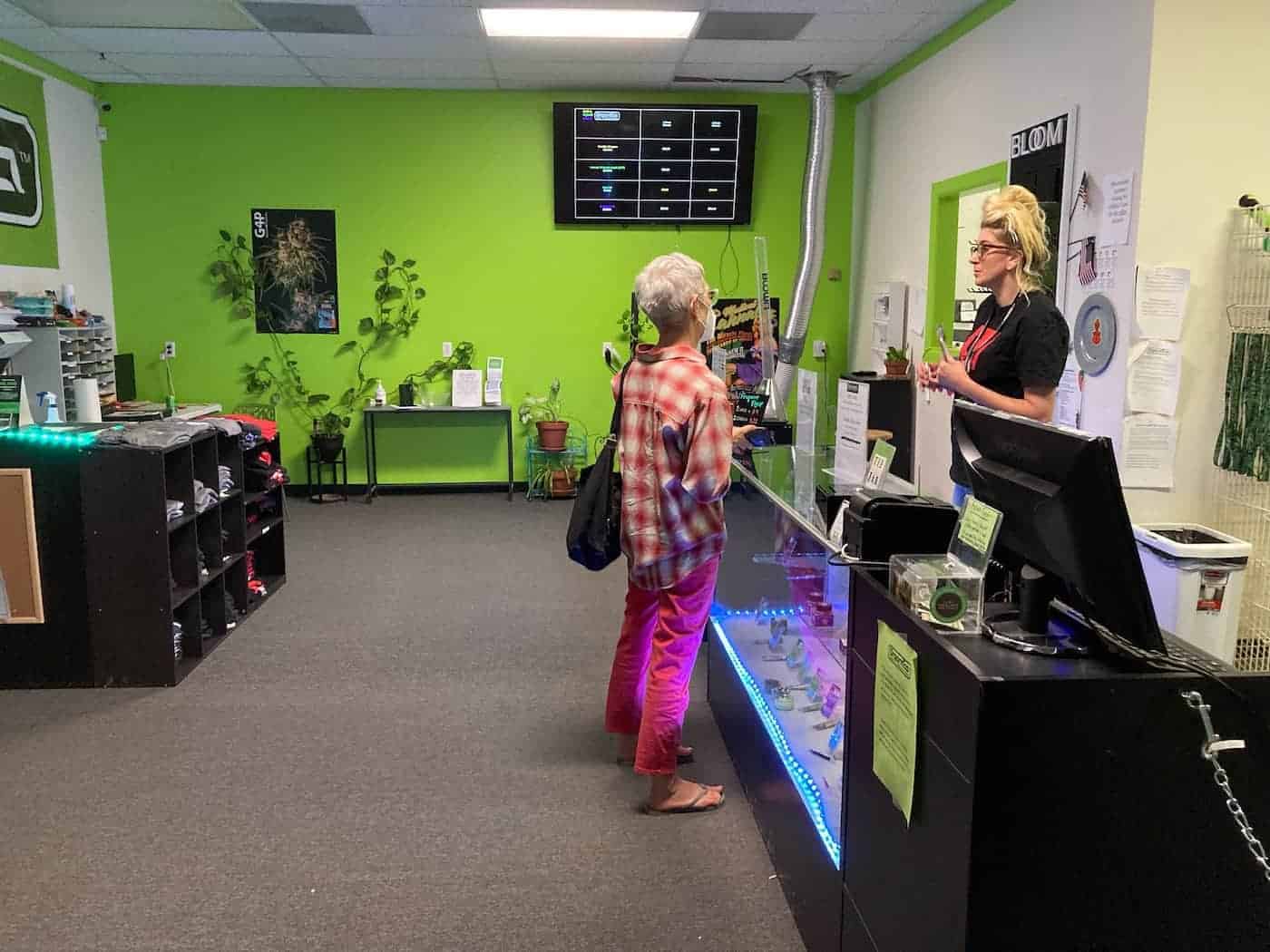 buying recreational weed at organtica in torc